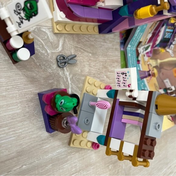 LEGO Disney Tangled Series Rapunzel's Castle Bedroom Set 41156 - Picture 5 of 6